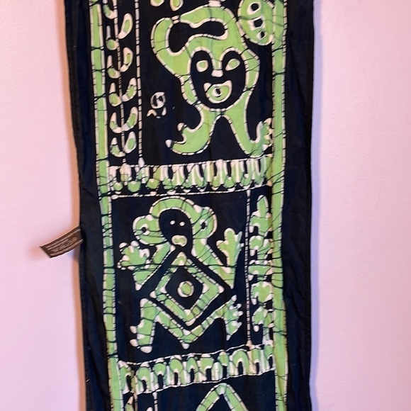 Caribelle Batik Wall hanging Wood Wire hanger Monkey Batik Print - Picture 13 of 14